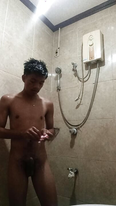 #1 Creator Jameson Official Gets Soaked: Shower Piss & Cum