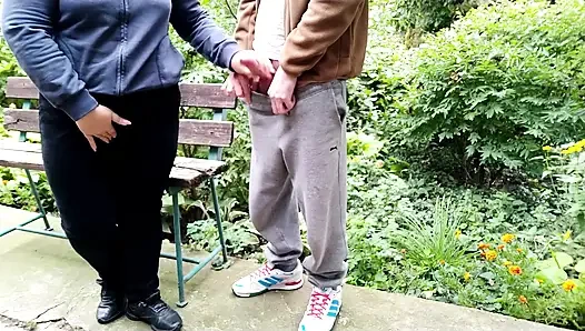 Heiße reife stiefmutter bekommt sperma auf ihren engen dicken arsch