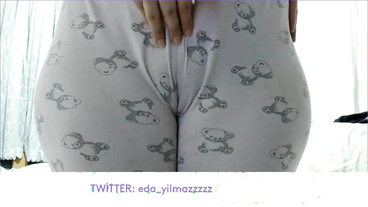 CAMELTOE- MASTURBACIÓN EN PIJAMA- MILF TURCA- PORNO TURCO
