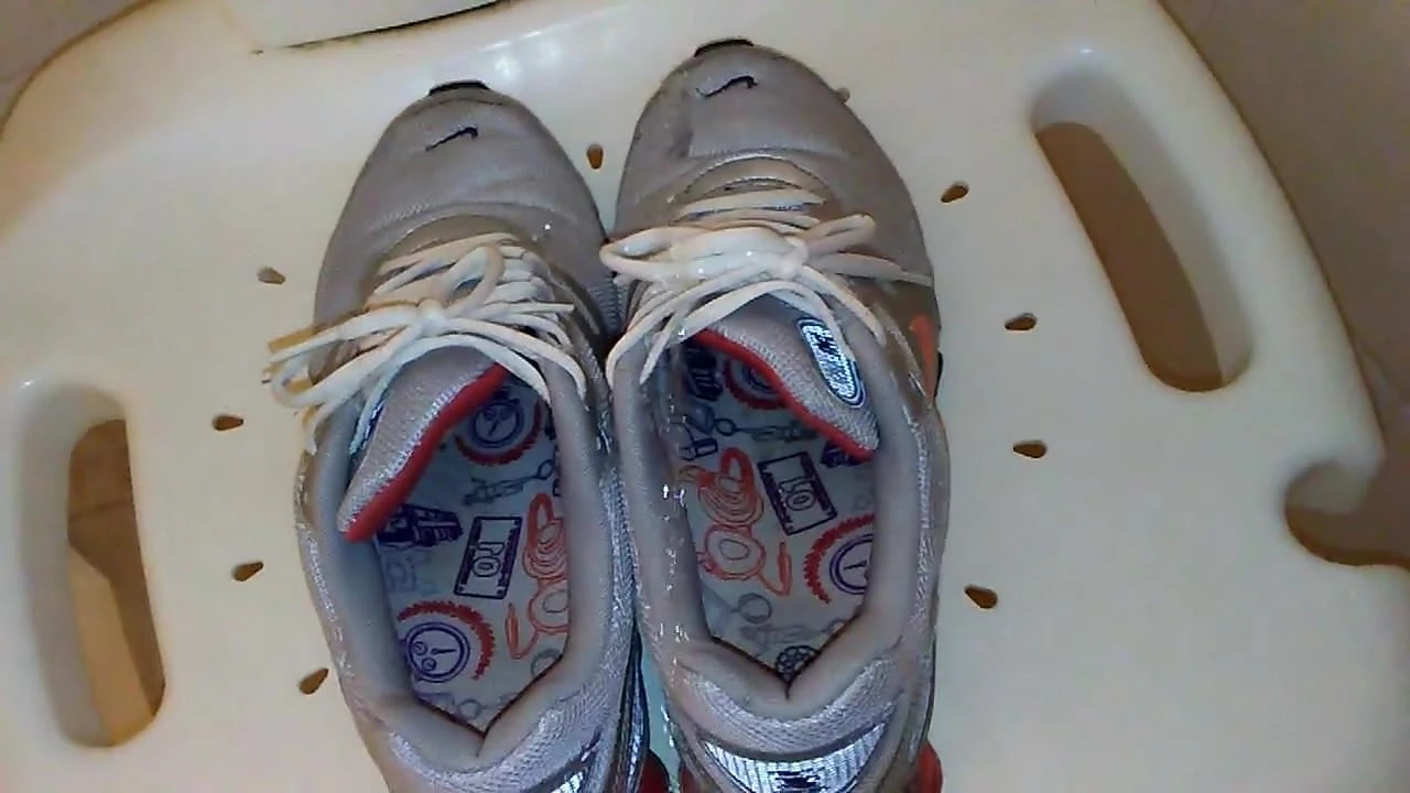 Traktormannのためのおしっこnike shox