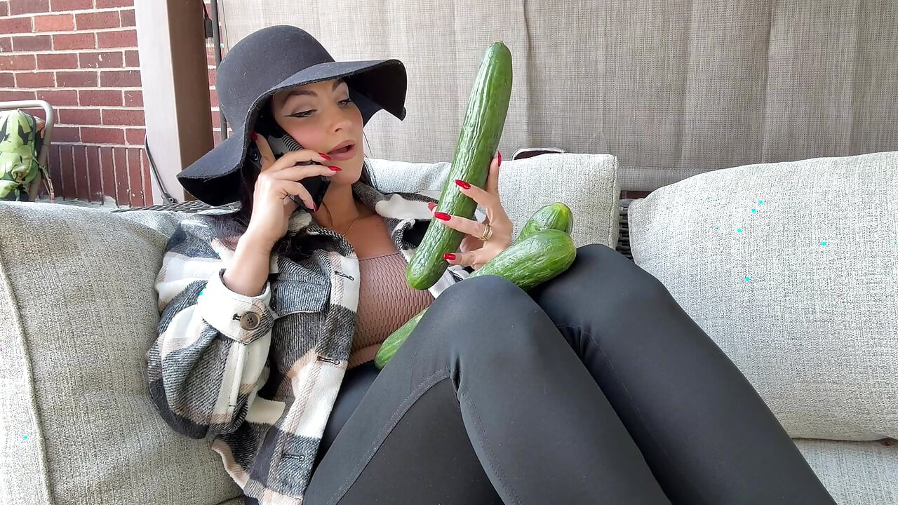 Desperate Housewife Triple Penetrates with 3 12in Cucumbers