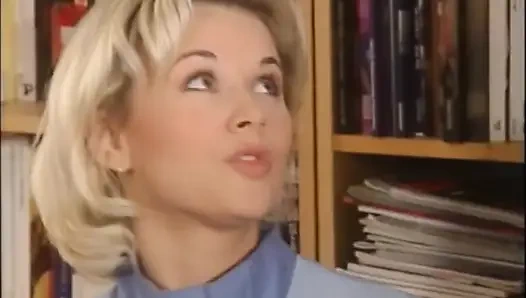 Большой зрелый член в сексуальной блондинке