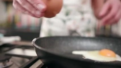 ベッドで朝食をとろう
