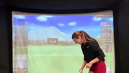 Ich versuche, golf in einem Simulator mit meinem Lush in! Der versuch, nicht zu kommen, während ich schwinge!