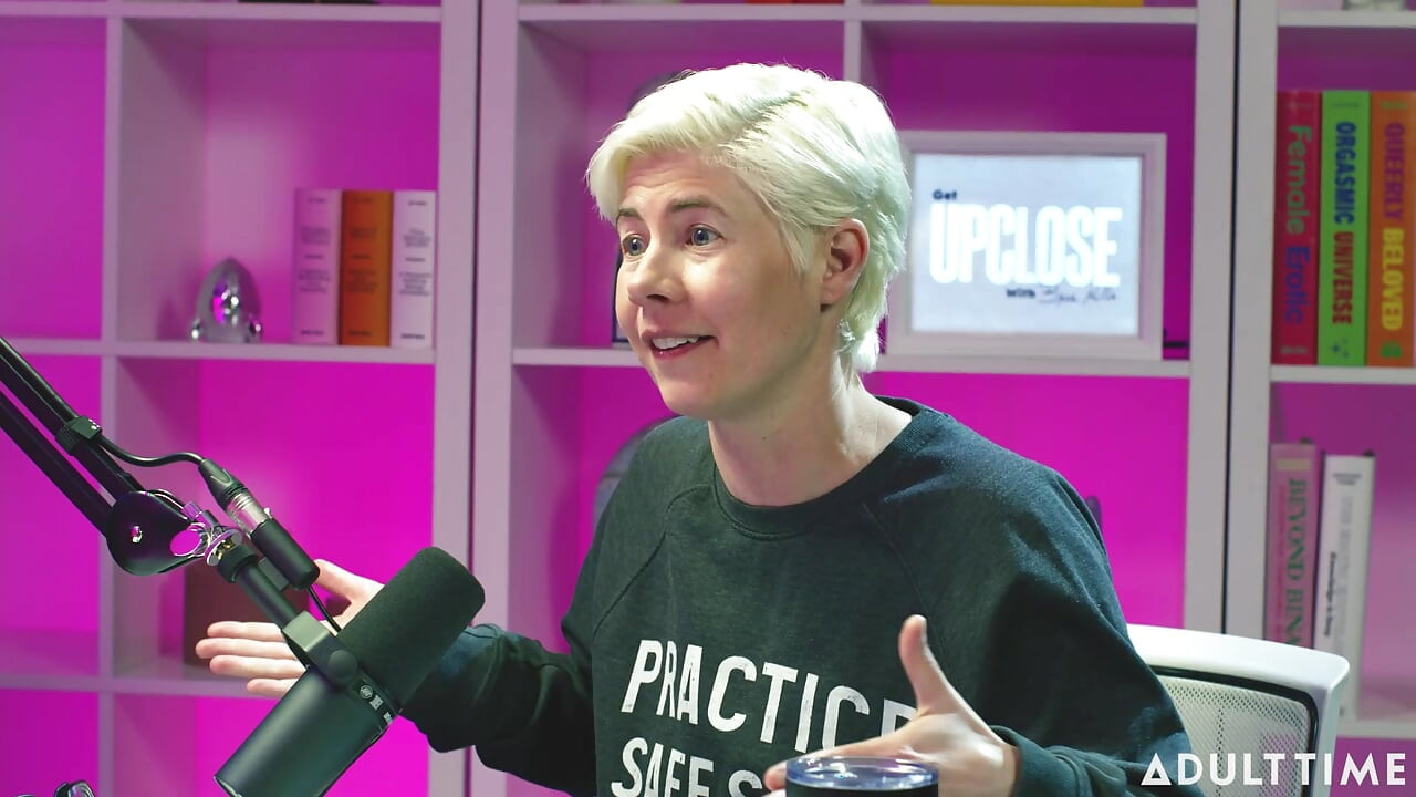 Blake Blossom: Brainrot, Facetune e Futanari, o podcast Adult Time