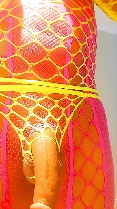 I dildo and cum in slow motion in front of 2 sluts who fuck