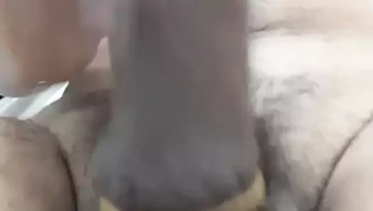 sacando leche de mi verga sabrosa