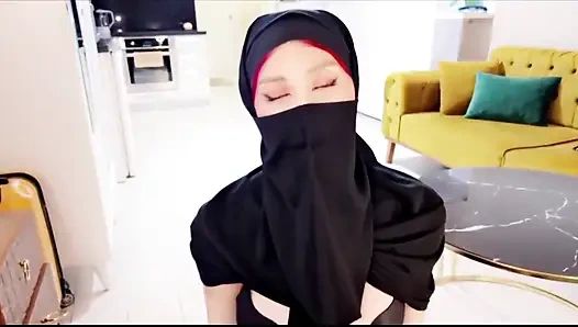Секс в хиджабе с отсосом хуя кончи в лицо