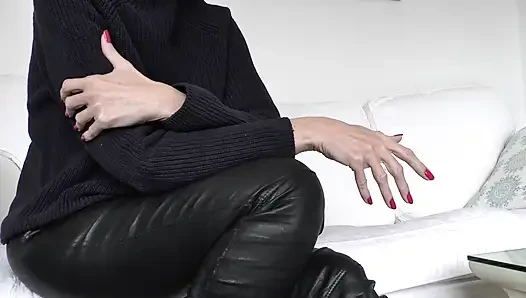 День поклонения пальцам, леди Виктория Валенте