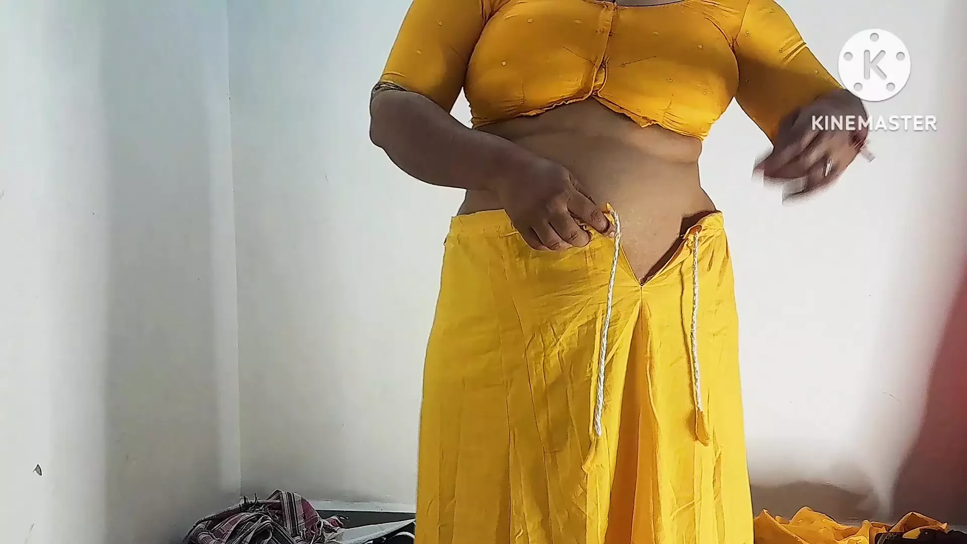 CLEVER DEVAR FUCK HOT BHABHI IN HINDI AUDIO.