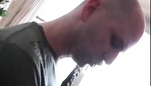 Tubuh yang sempurna dan kecokelatan