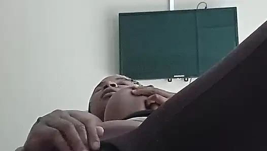 Büyük memeli yalnız bayan