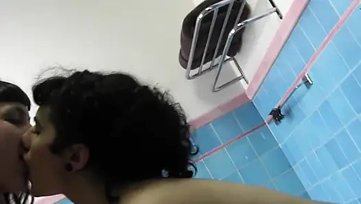 Afrodizyak Lezbiyen Banyosu