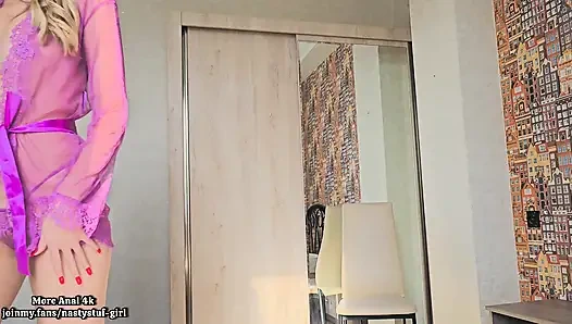 Горячий сюрприз от подруги: она танцует, сосет, трахается, кричит, кончает и сквиртует