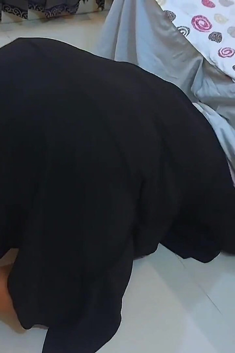 침대에 갇힌 새엄마와 사우디 카필에서 애널 따먹히는 아랍 무슬림 엉덩이 보여줘