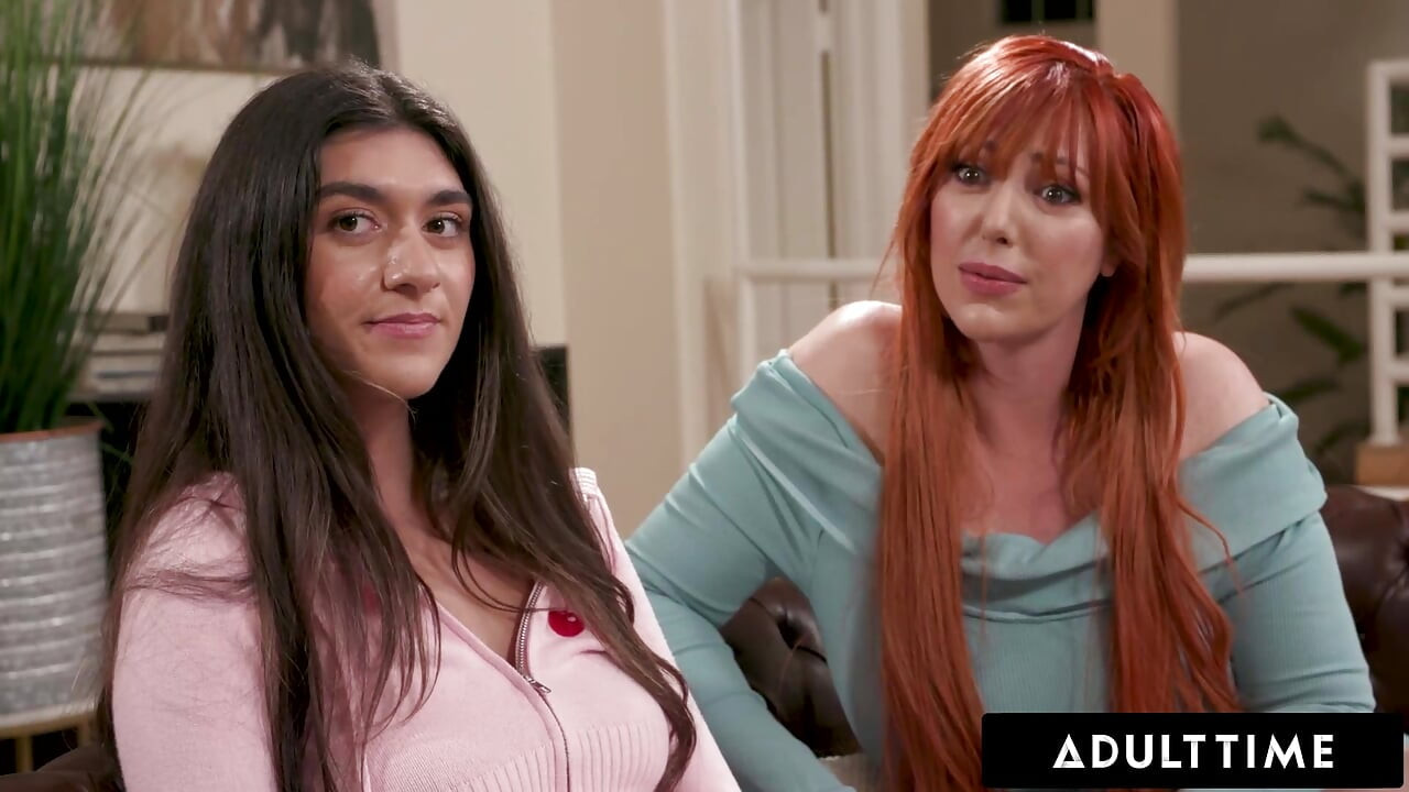 ADULT TIME - MILF Lauren Phillips Helps Confused Stepdaughter Aubry Babcock With A Bisexual Test