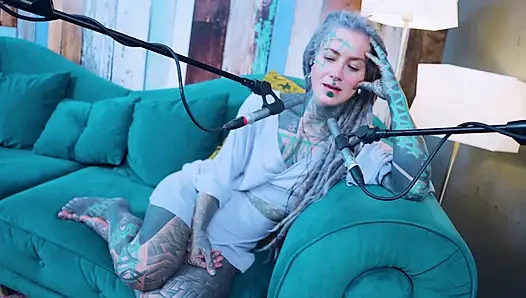 Aku berbicara tentang O - overcome - asmr podcast sfw berbicara dengan model tato gimbal gotik