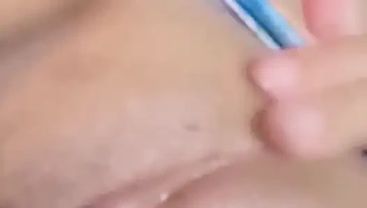 Flüsterne wünsche, langsame liebkosungen und provokationen