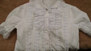 Nouvelle blouse blanche utilisée comme chiffon à sperme