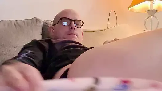 Shaved hole bubble butt chub is due for a creampie