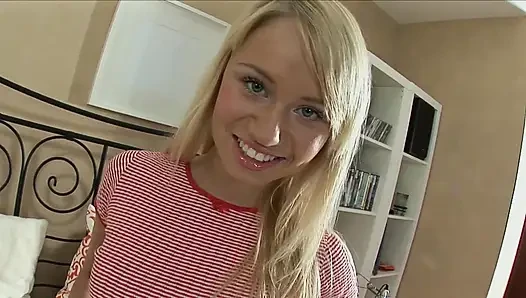 Teenies arsch wird gespreizt und gefickt