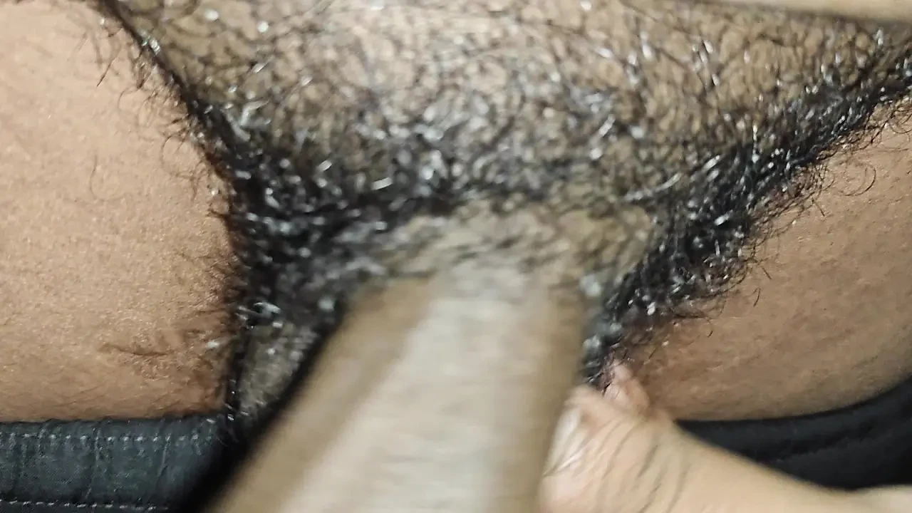 Yetenekli zenci adam mastürbasyon yapıyor