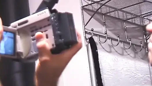 Tiga cewek dominan dikasih hukuman dalam adegan yang dihapus