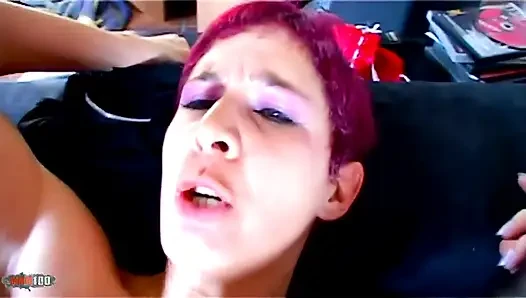 Katia: seksi genç kız erkek arkadaşıyla sikişiyor