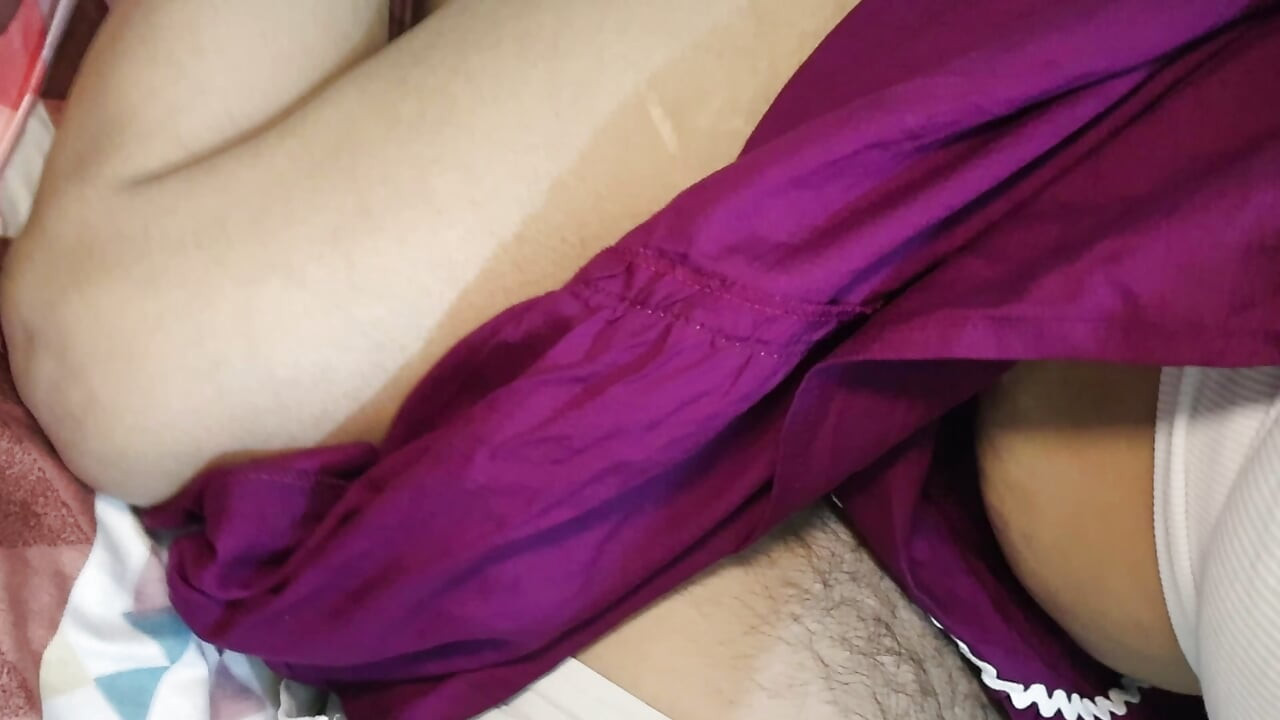The lonely Bhabhi at home called the cylinder guy and got fucked hard part 2