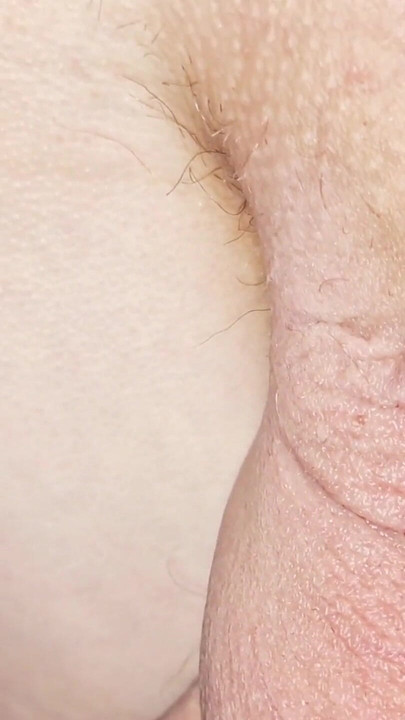 两个 fembo 学生的鸡巴和小穴的热辣群交！