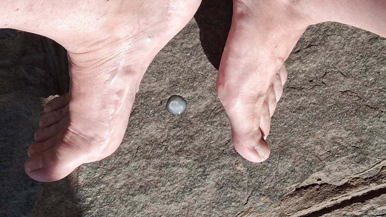 Cumshot on the feet