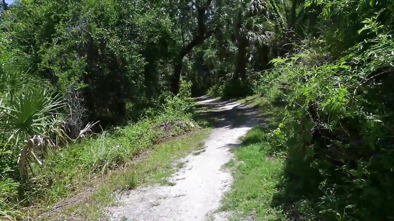 Bts Naturspaziergang und Masturbation auf dem Trail