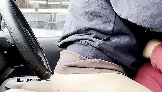 I convince a stranger to have risky sex in the car, he makes me scream a lot.