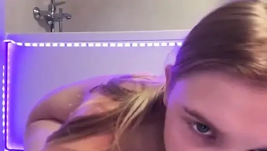 Großen dildo ficken und mit jucielussie lutschen