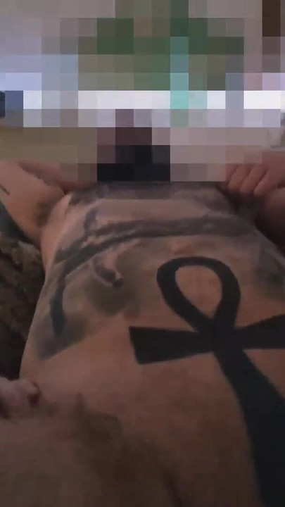 Emotivni trenutak iz "Moj POV: Hetero posjetitelj stana "Steven" dolazi da ga popuši, a ja to snimim u svom POV-u"