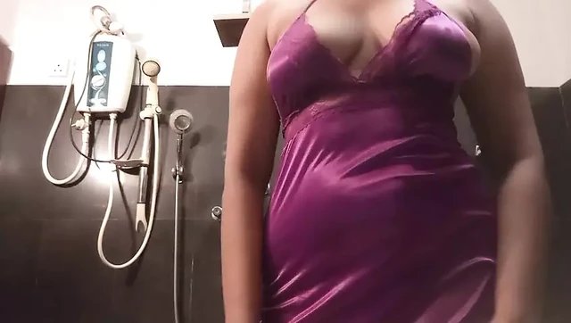 WhatsApp Video of Sri Lankan Actress Anne in Colombo big sexy Boobs showing in night