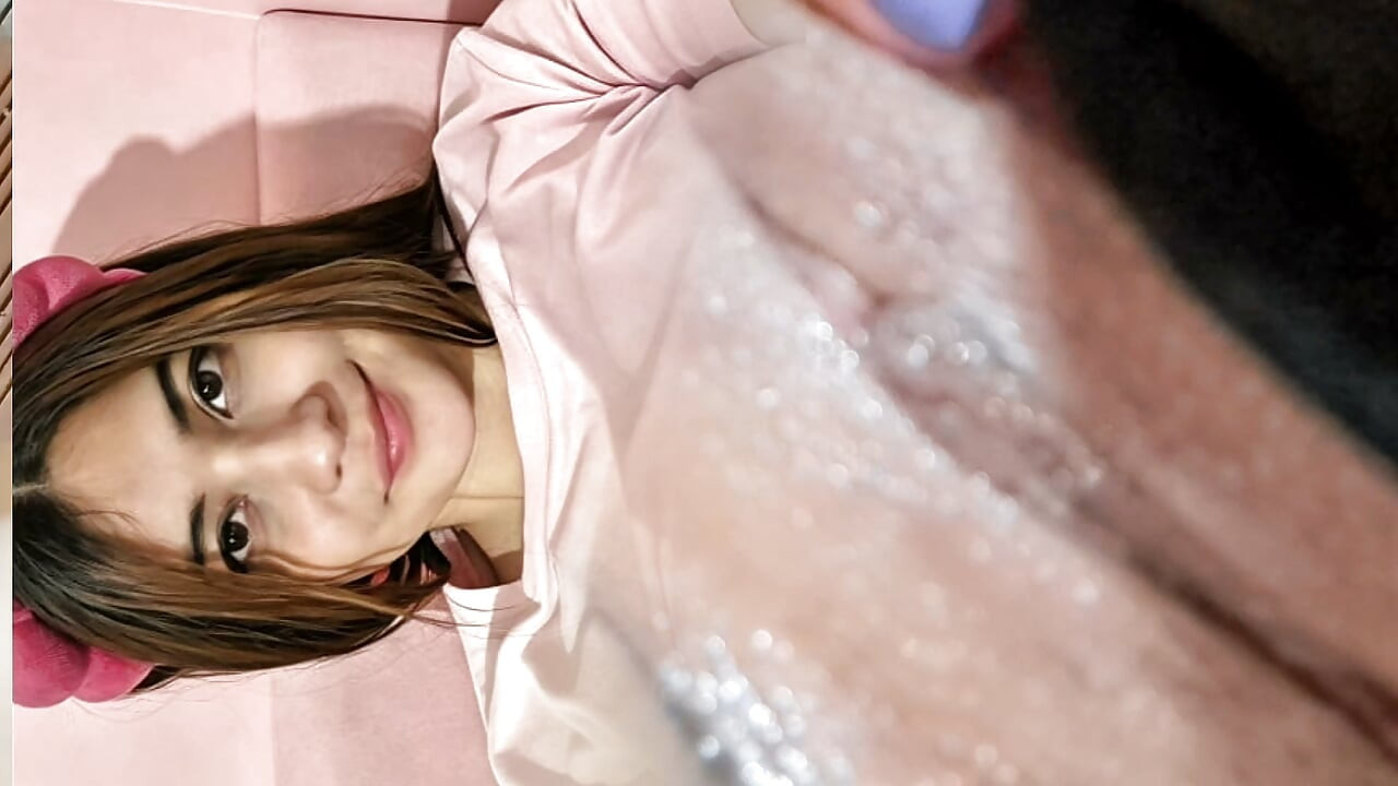 Supermarket cashier girl masturbates