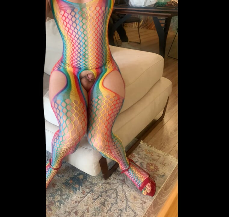 Azijski ladyboy s vrlo malim kurcem