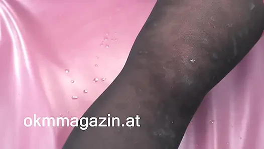 Die sexy Vicky Wilfing masturbiert