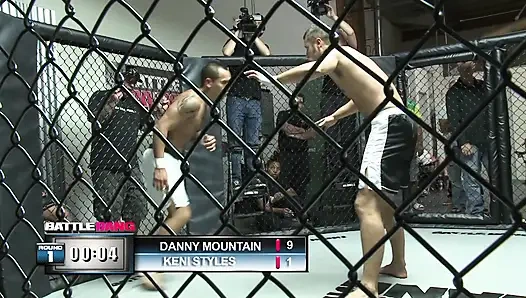 Tiefe geschraubte schwanz aus üppiger teen-fotze, schlitz sieht zierlich aus mit sperma