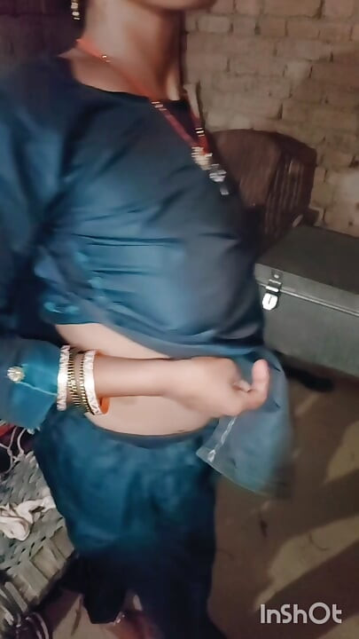 At night, the dick enters the sister-in-law's vagina and has sex