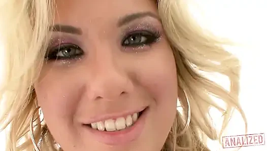Analized - das unersättliche verlangen der zierlichen blonden aubrey Adams führt sie dazu, gefickt zu werden