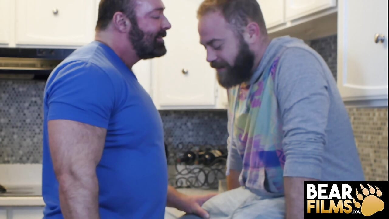 Bearfilms - Babi Kosher yang lapar mengambil zakar besar Brad Kalvo