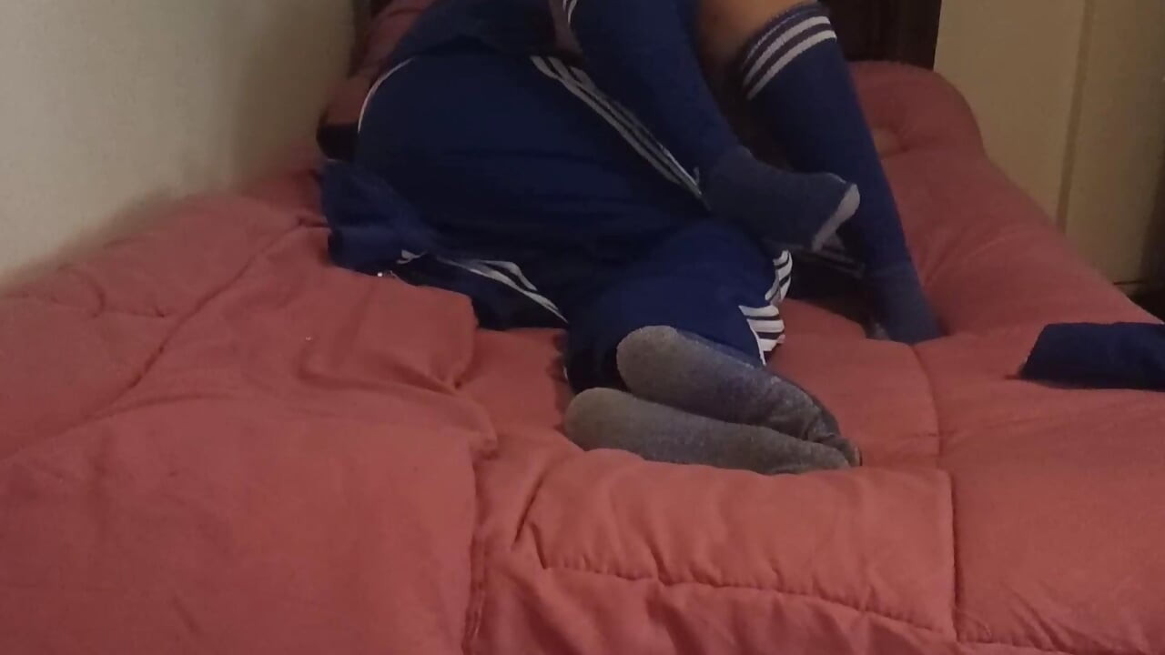 Шлюшка-школьница выбирается из уроков, чтобы потрахаться