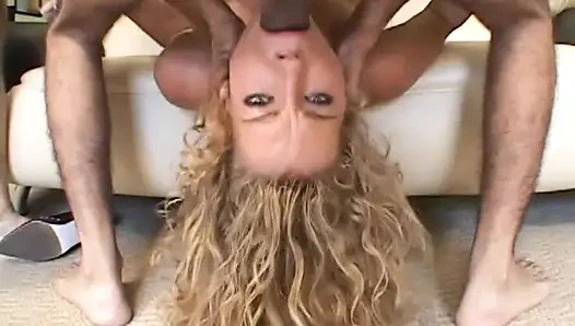 Siyah dev yarağımı em, sürtük sarışın küçük fahişe: seni daha sert ve sert sikmek istiyorum!!