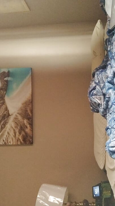 Meu quarto não é um BNB, mas você sabe que eu sou um bom anfitrião quando eu tenho convidados quando eu convido pessoas e um bom marido gostoso