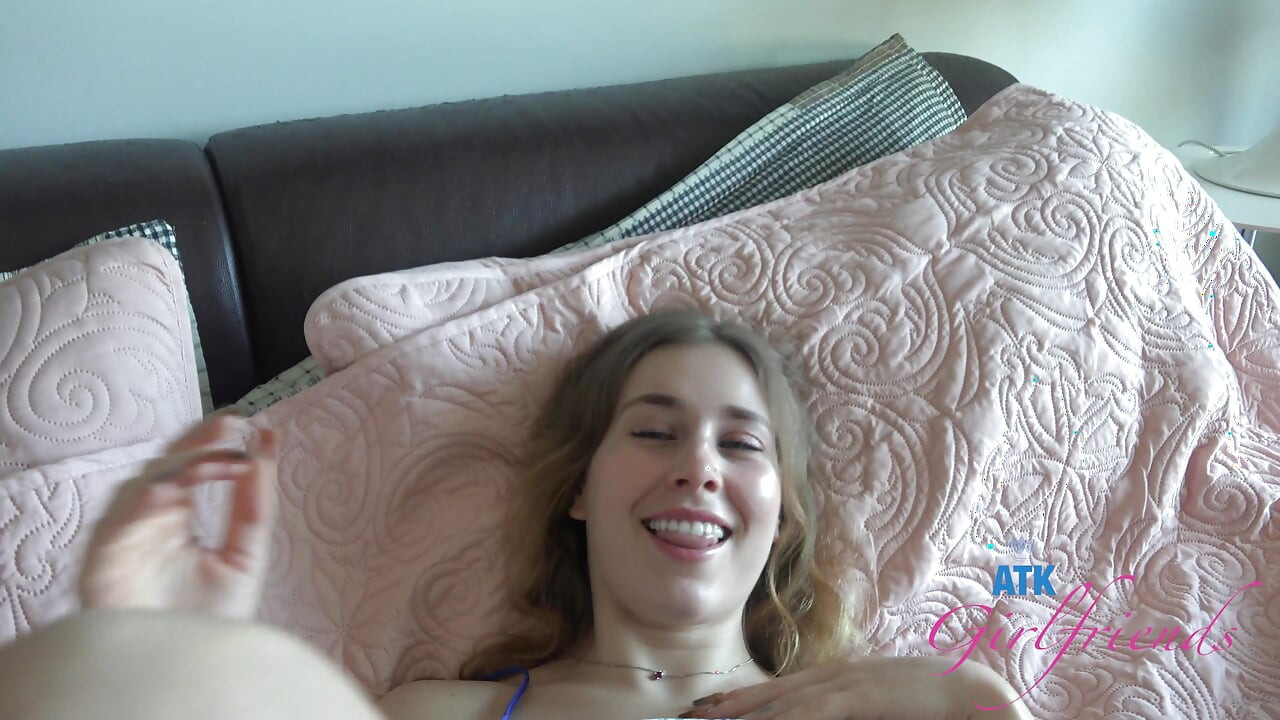 Fiona Peaches Needs a Hard Fuck - Creampie, Deepthroat, Pissing & Smoking Handjob