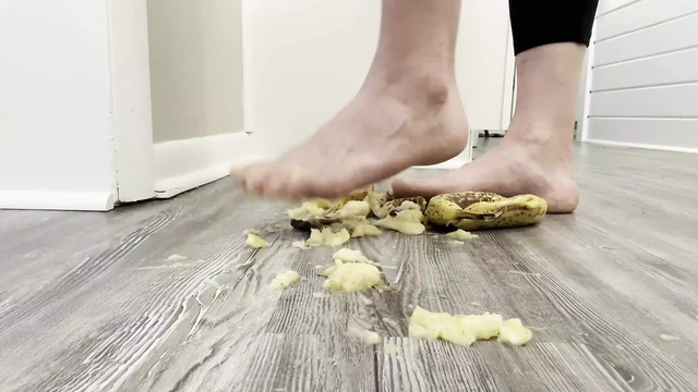 Banana Crush with Feet