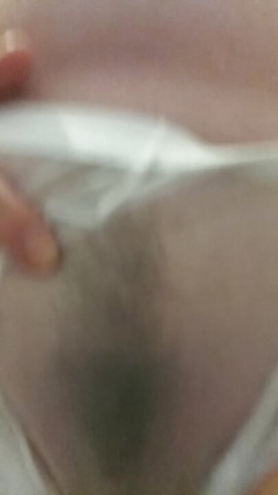 Pisse dans une culotte sexy