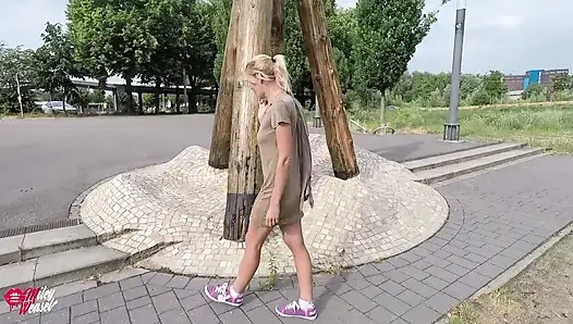 Berani!! Pria aneh meniduri saya di depan umum di pantat!!